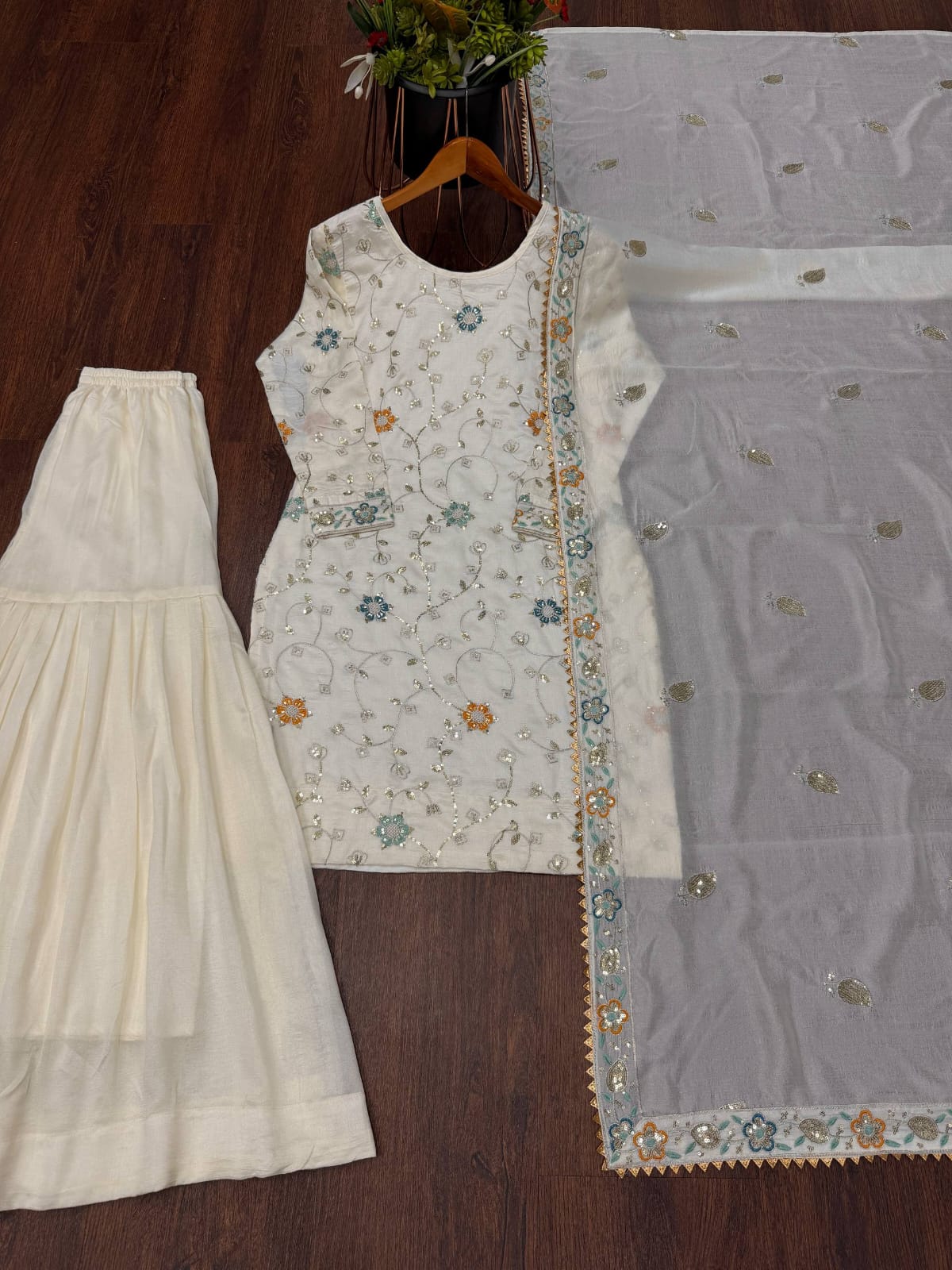 Chinon Sequence work Suit in Berlin