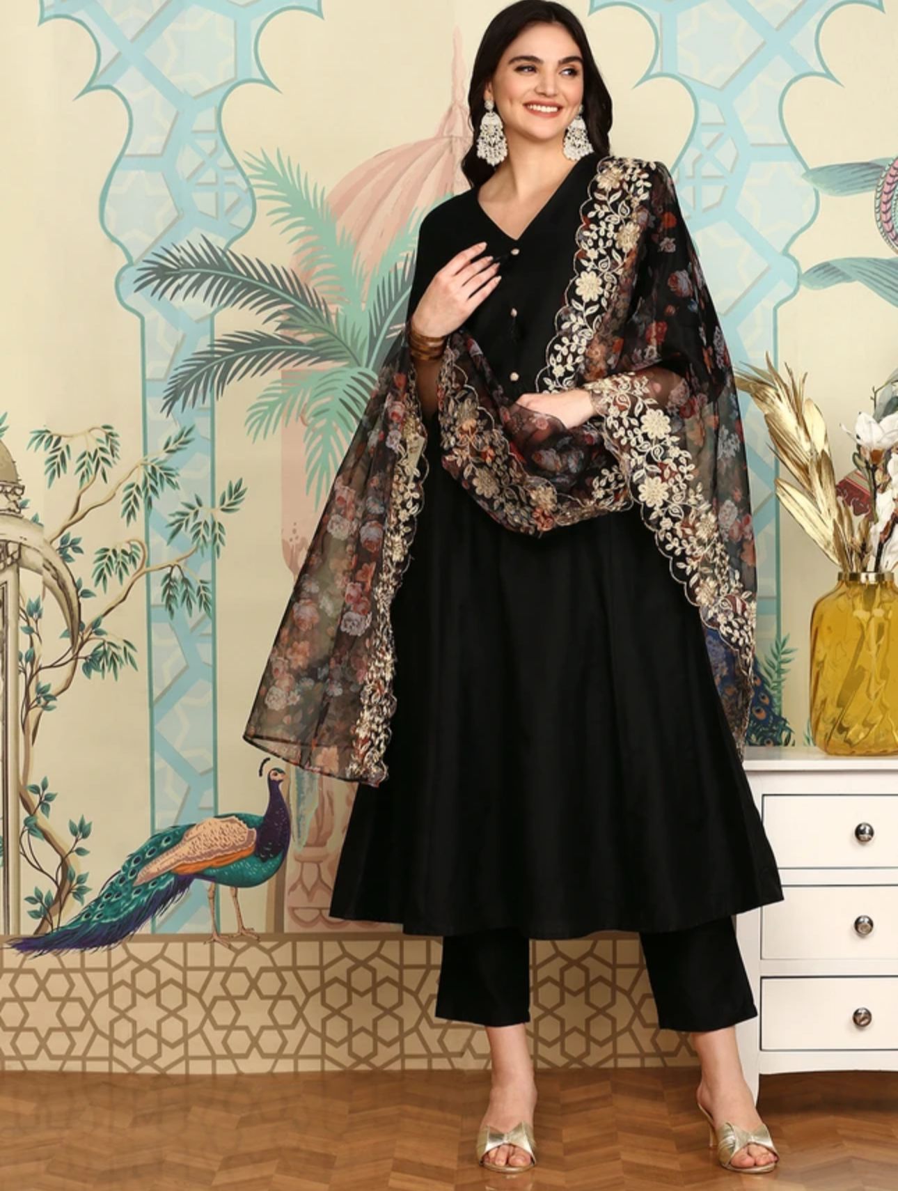 V-Neck Three-Quarter Sleeves Kurta with Trousers & With printed Dupatta in Germany