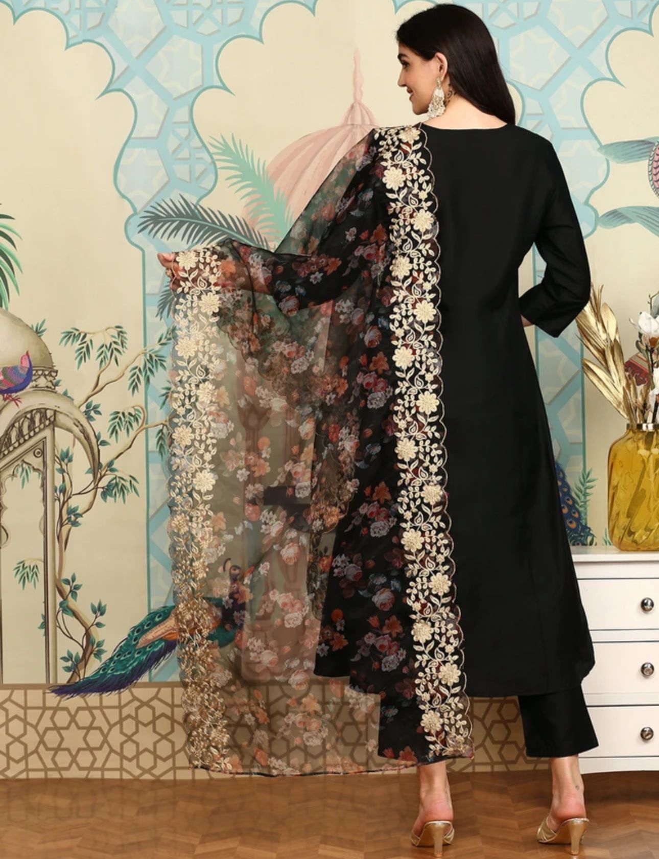 V-Neck Three-Quarter Sleeves Kurta with Trousers & With printed Dupatta in Germany