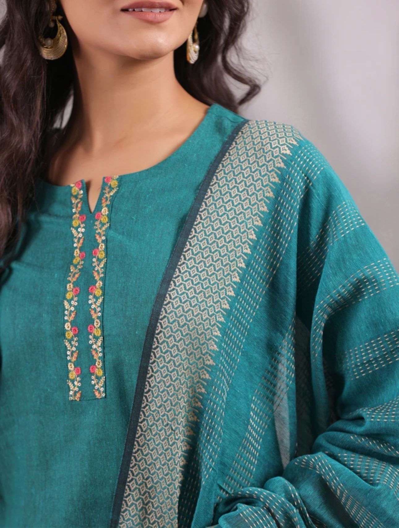 Women's Green Ethnic Motifs Straight Kurta with Trousers & Dupatta in Germany
