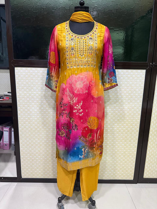 Embroided Beautiful suit in Berlin