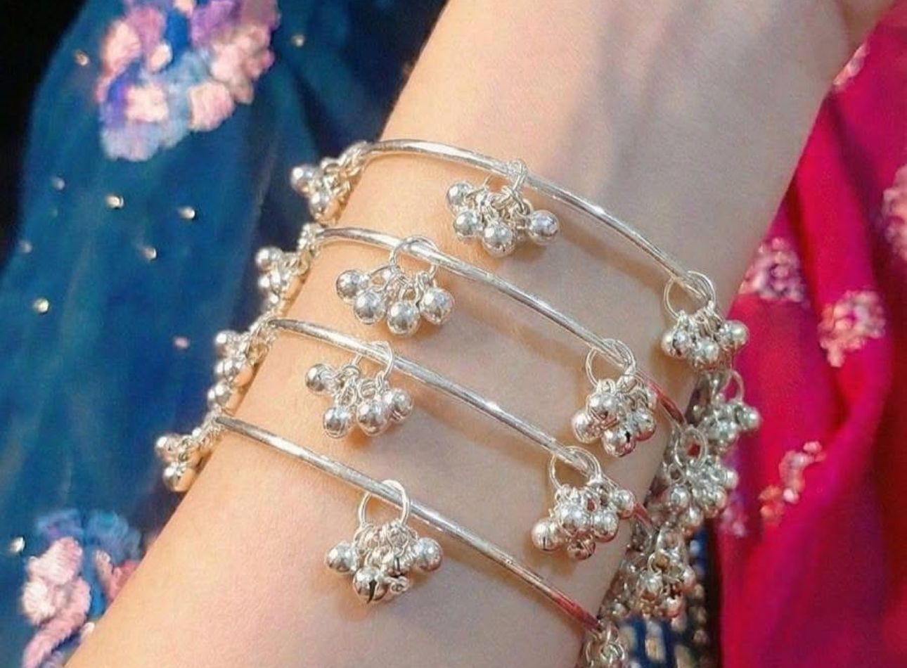 Silver Ghugharoo Bangles in Munich