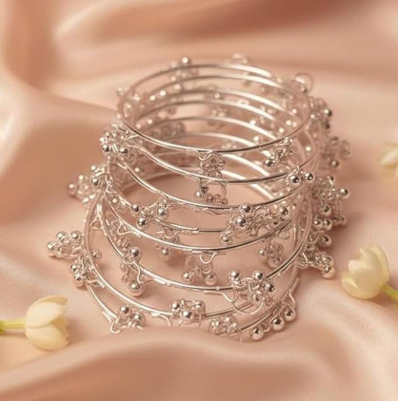 Silver Ghugharoo Bangles in Munich