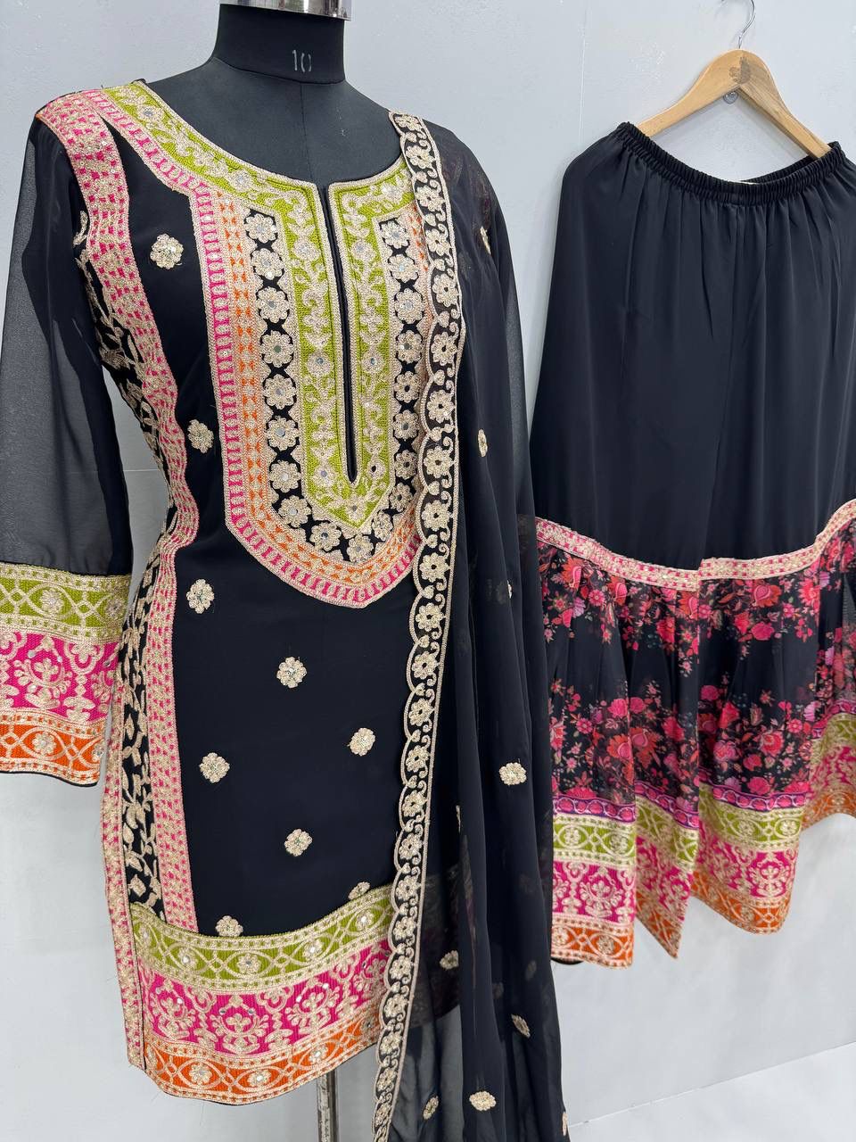 BLACK DESIGNER PARTY WEAR SUIT IN BERLIN