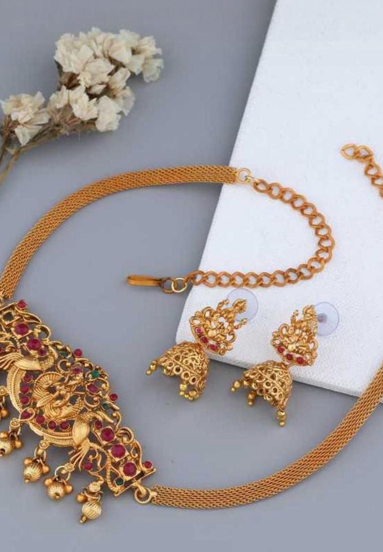 Gold-Plated Choker Necklace in Berlin
