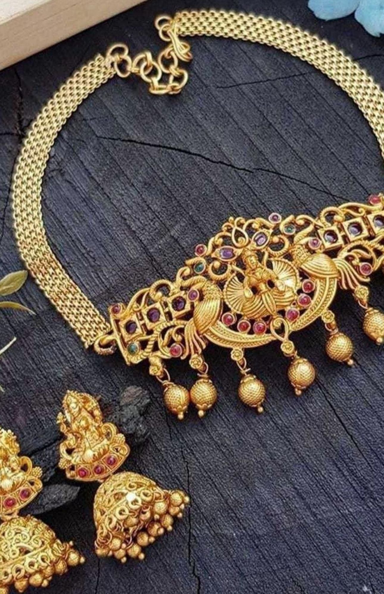 Gold-Plated Choker Necklace in Berlin