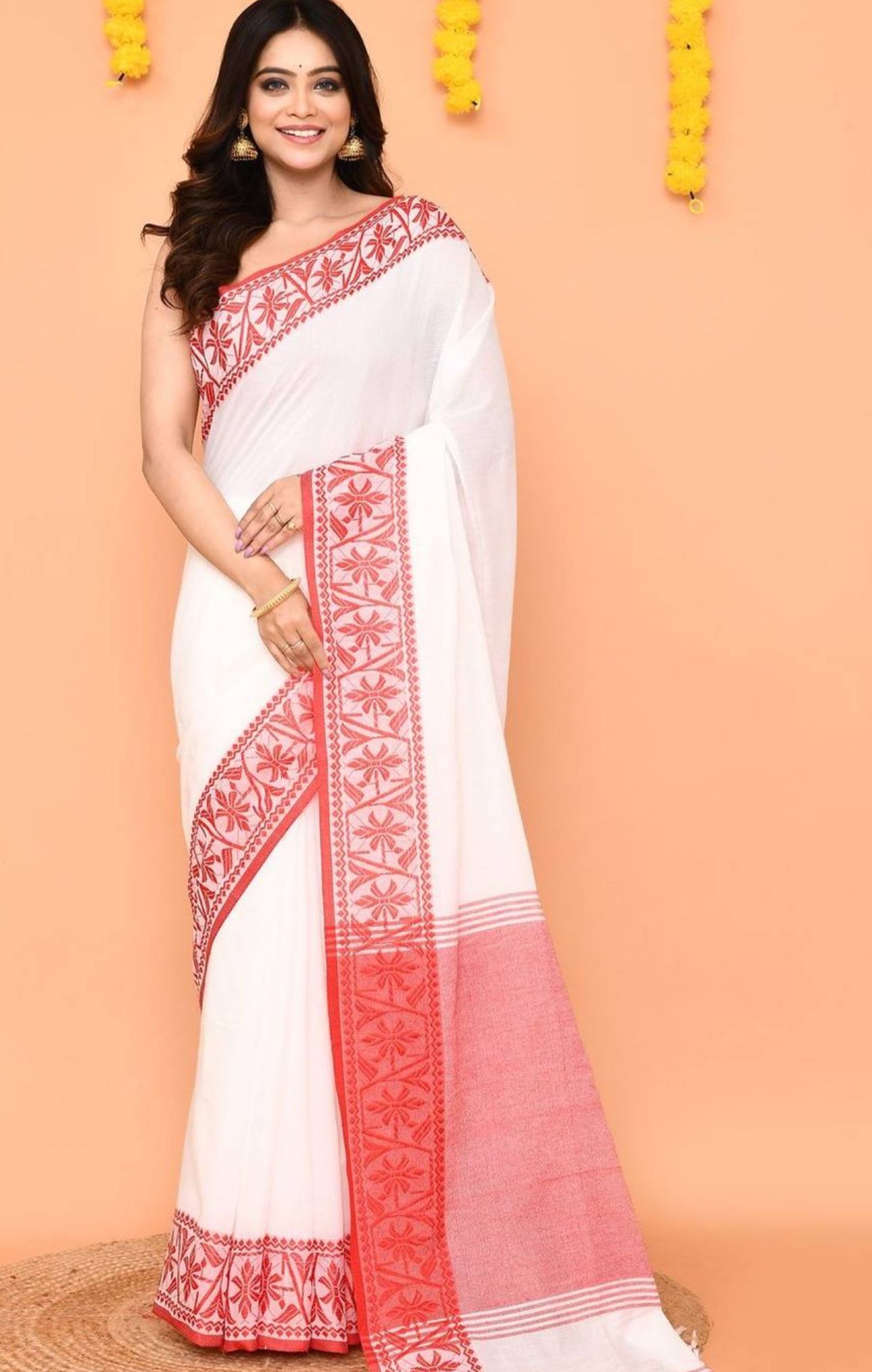 Ethnic Motifs Embroidered Pure Cotton Jamdani Saree in Berlin