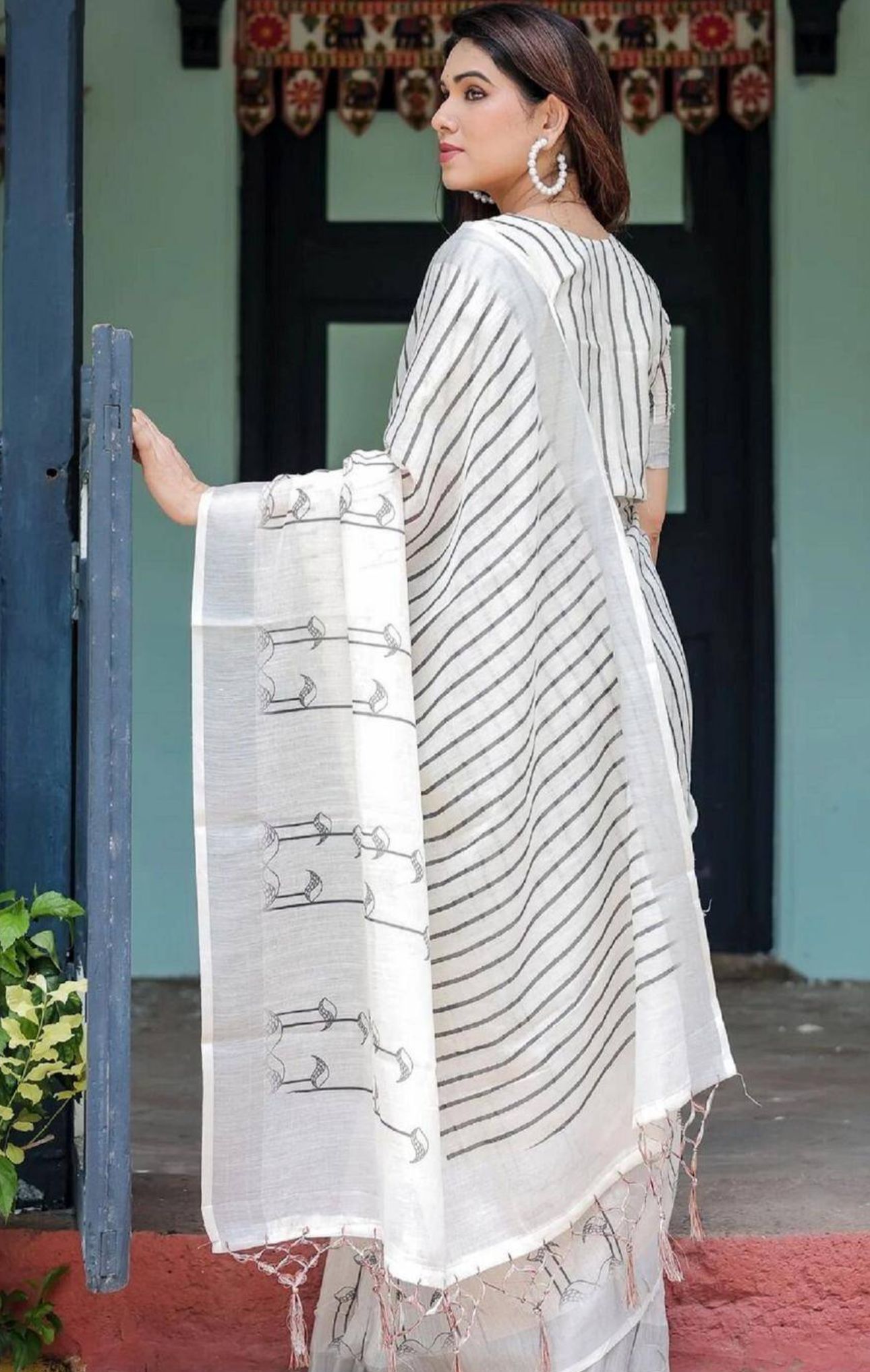White Jamdani Silk Cotton Sarees in Germany(Onam Saree)