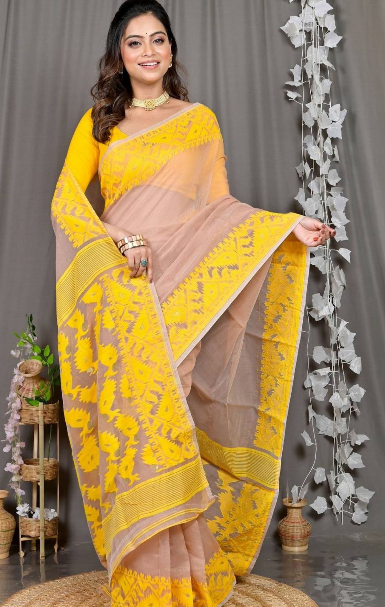 Ethnic Motifs Sequinned Handloom Jamdani Saree in Berlin