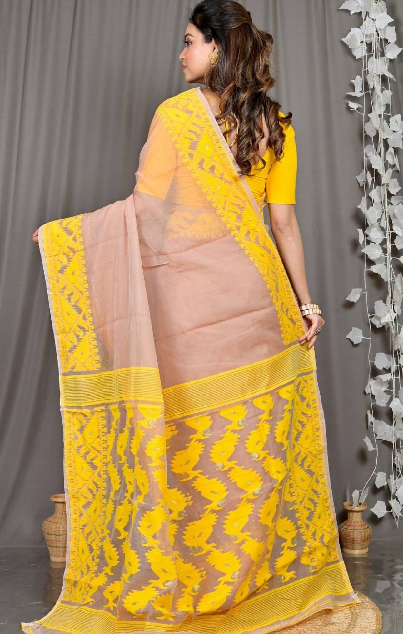 Ethnic Motifs Sequinned Handloom Jamdani Saree in Berlin