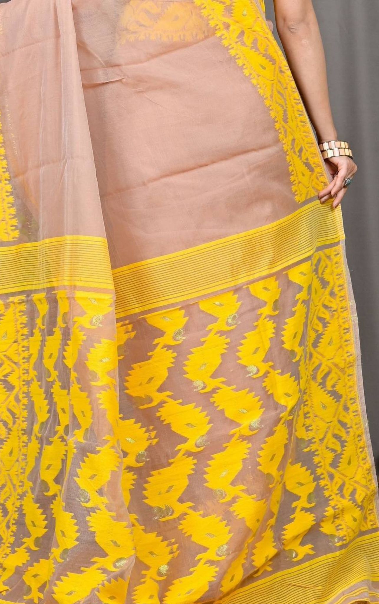 Ethnic Motifs Sequinned Handloom Jamdani Saree in Berlin