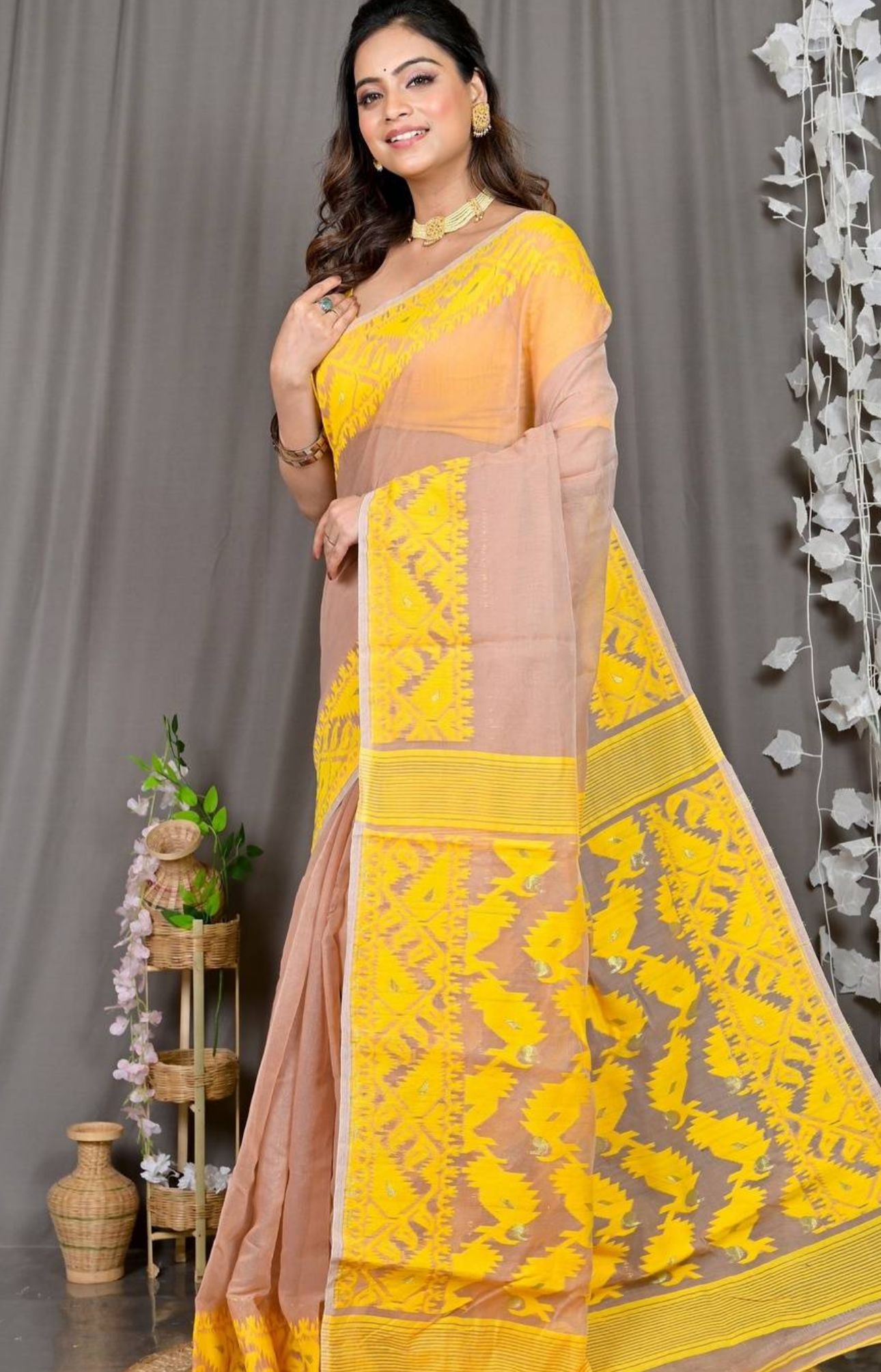 Ethnic Motifs Sequinned Handloom Jamdani Saree in Berlin