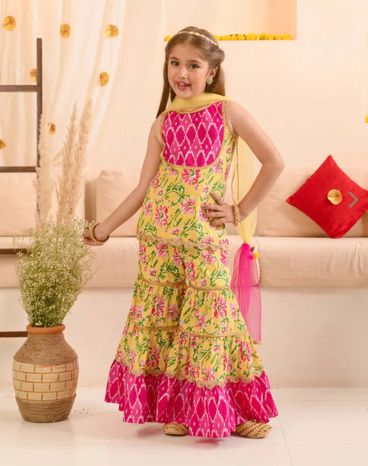Girls Cotton Regular Fit Floral Print Kurta Set in Germany