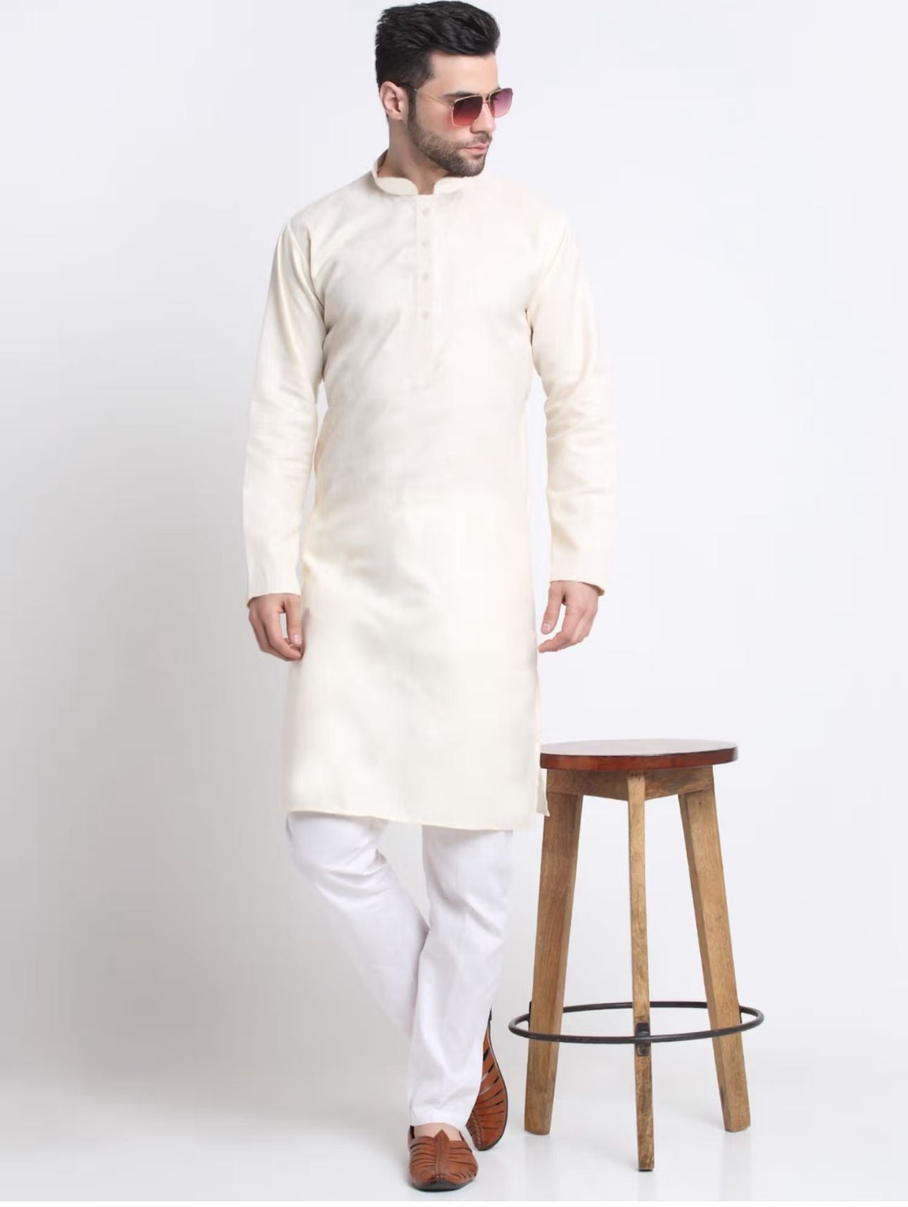 Men's Silk Kurta Churidar With Embroidered Zari Bandhgala Suit/Coat in Berlin