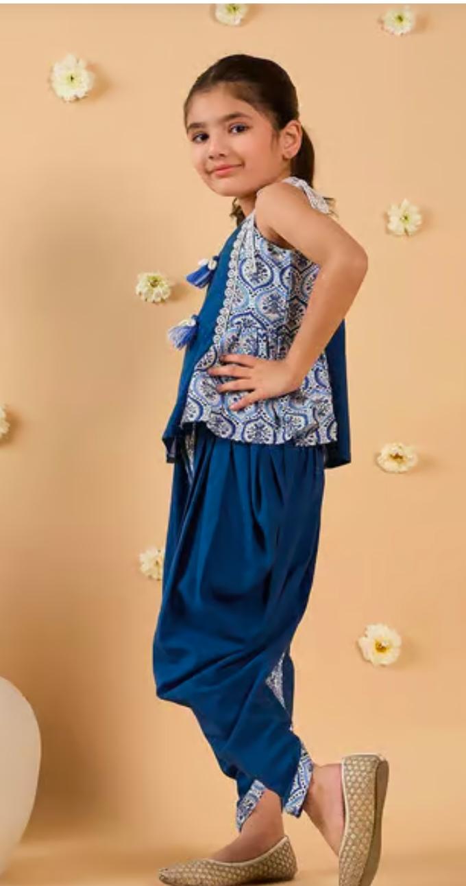 Girls Blue Regular Fit Printed Kurti Set in Germany