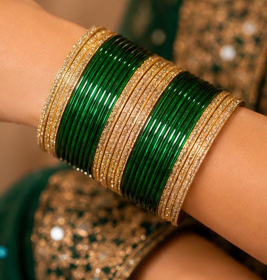 Dark Green and gold traditional bangle set in Germany
