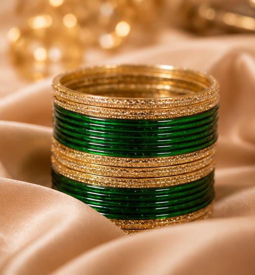 Dark Green and gold traditional bangle set in Germany