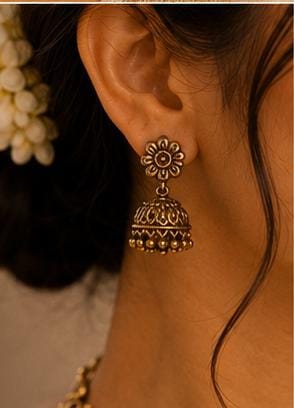 Traditional Indian antique gold necklace and earring set in Germany