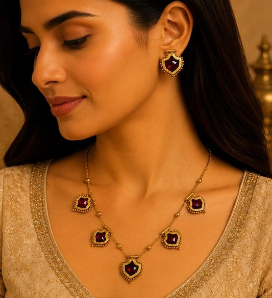 Traditional Gold-Plated Ruby Red Pendant Necklace Set in Germany