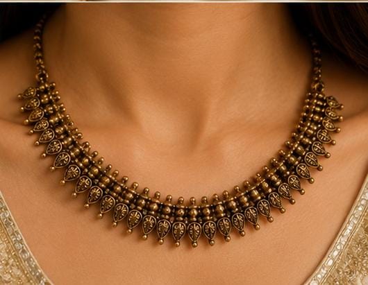 Elegant Traditional Indian Antique Gold Jewelry Set in Germany