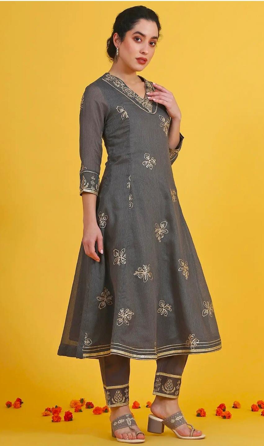 Women's Grey and Maroon Traditional Embroidered Salwar Kameez Suit in berlin