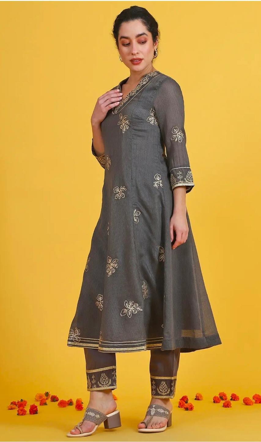 Women's Grey and Maroon Traditional Embroidered Salwar Kameez Suit in berlin