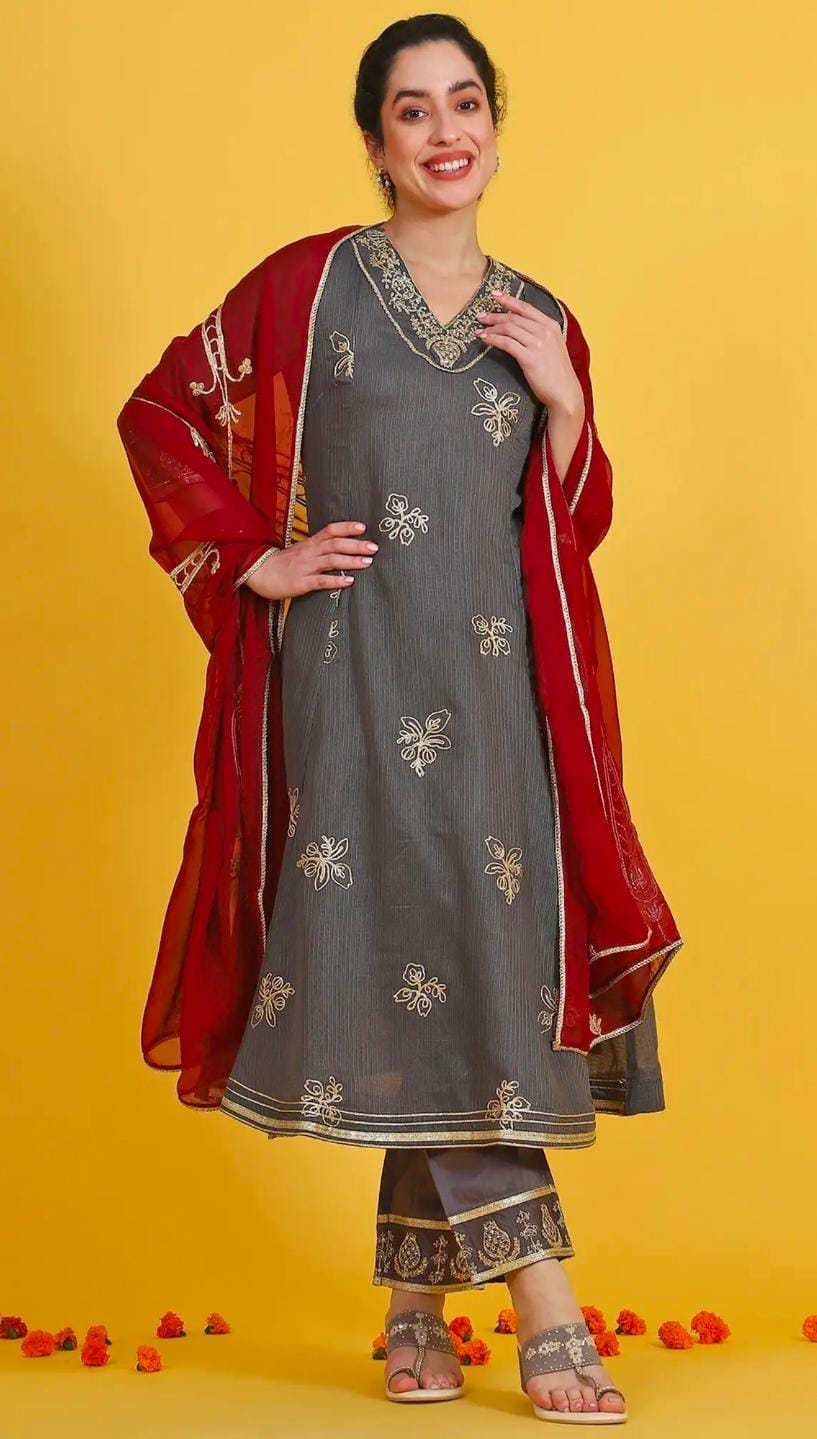 Women's Grey and Maroon Traditional Embroidered Salwar Kameez Suit in berlin