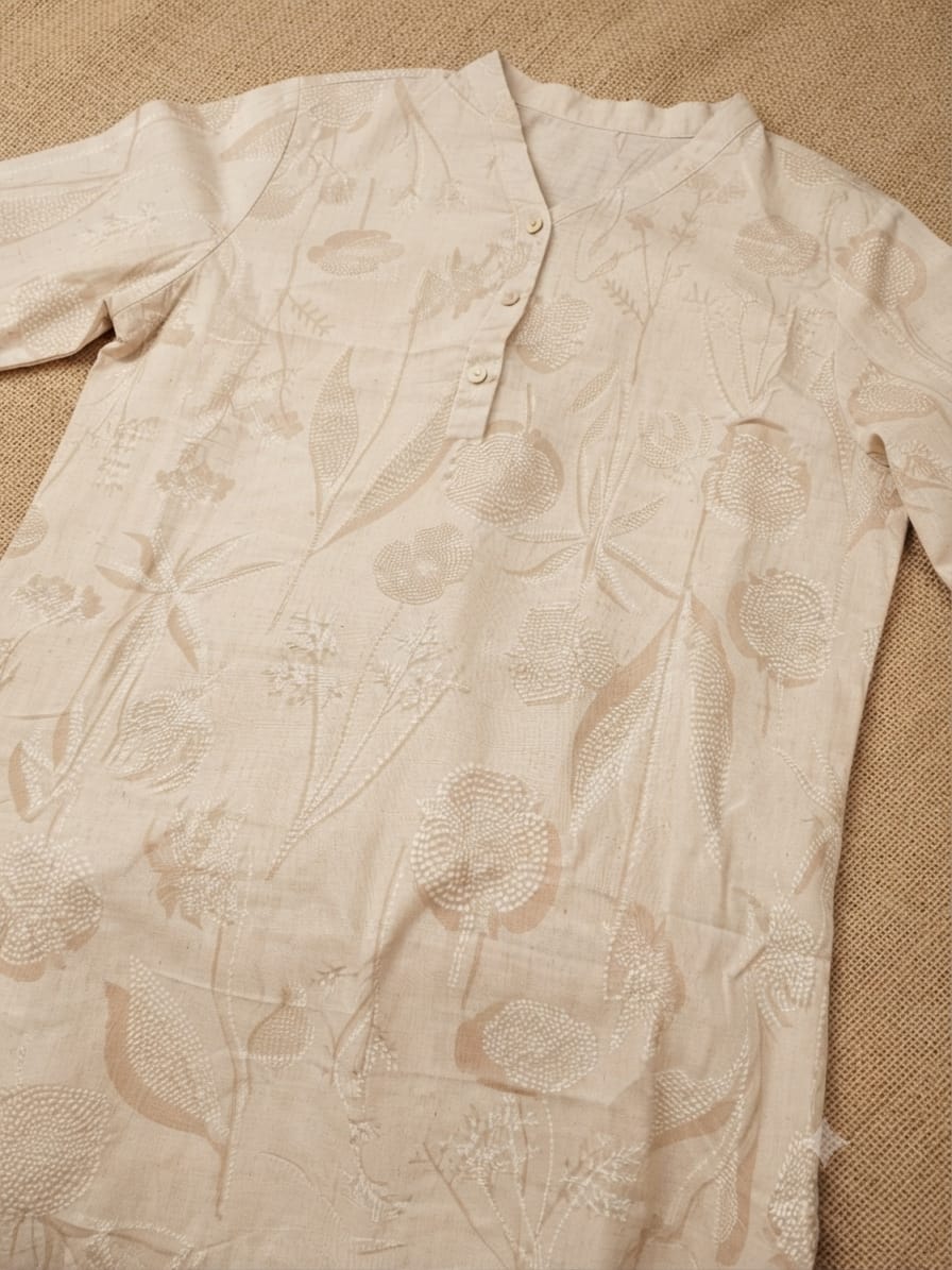Woman Beige Floral Printed Straight Cotton Blend Kurta with Pants Set in Germany