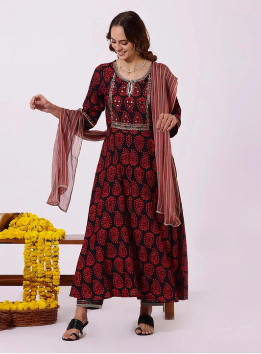 Women Viscose Rayon Kurta Pant Dupatta Set in Berlin