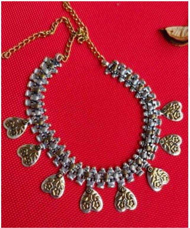 Dual-Tone Oxidized Silver Heart-Charm Choker Necklace in Germany