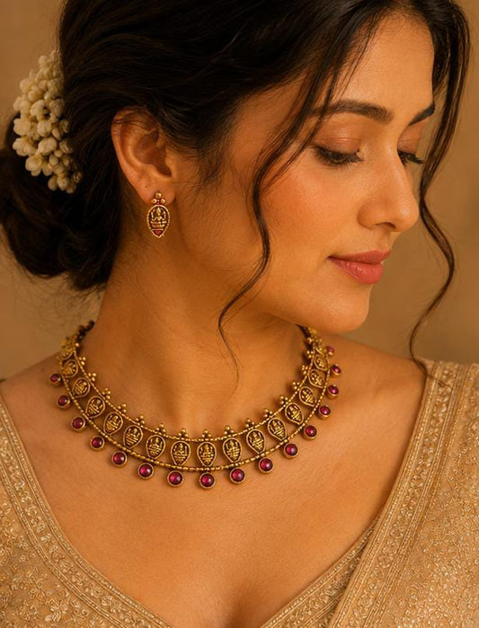 Elegant Antique Gold Temple Jewelry Set with Ruby Details in Germany