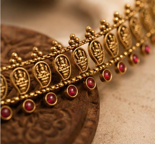 Elegant Antique Gold Temple Jewelry Set with Ruby Details in Germany