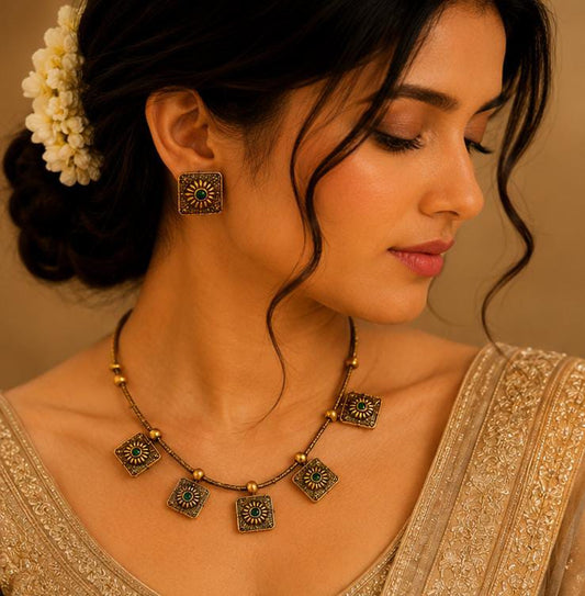 Traditional Antique Gold Jewelry Set with Green Stone Accents in Germany