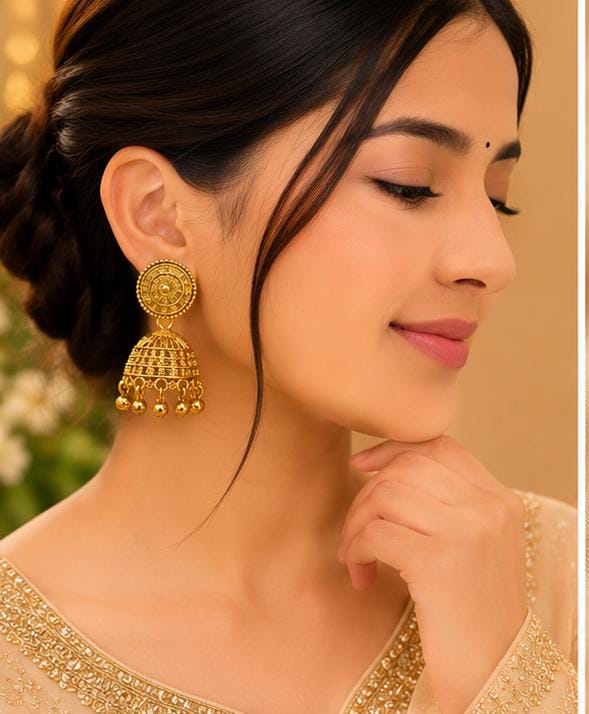 Woman in Traditional Indian Attire and Gold Jhumka Earrings in Berlin