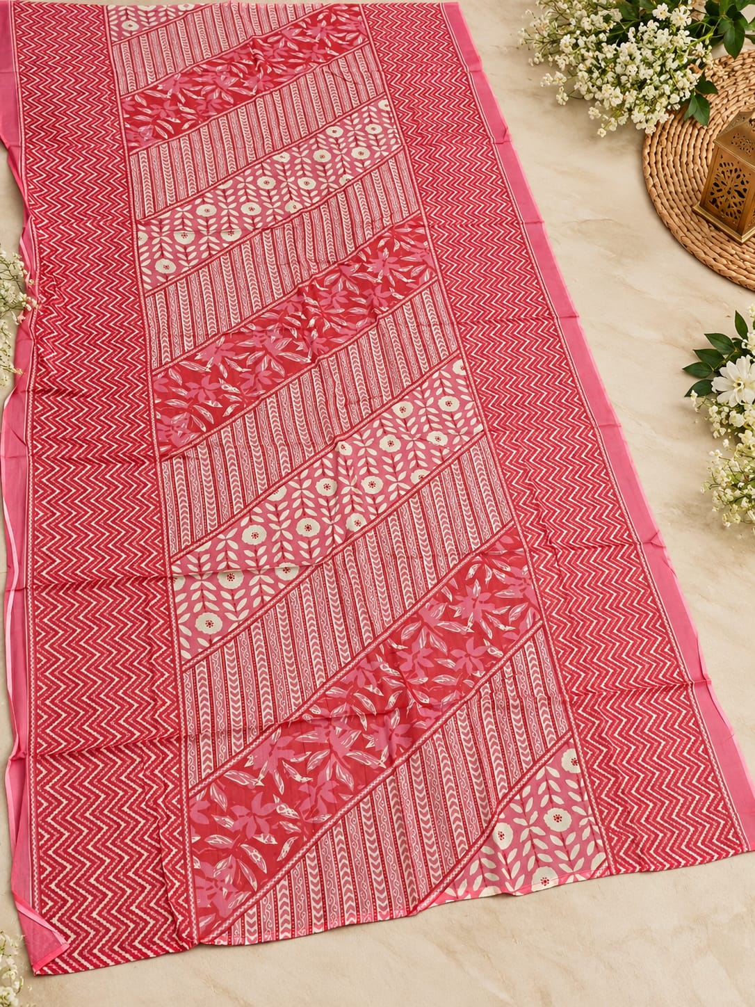 Women's Red Printed Cotton Kurta Pant Set with Dupatta in Berlin