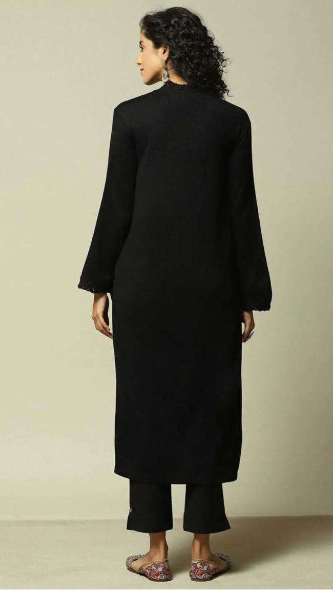Black Straight Fit Kurta in Berlin