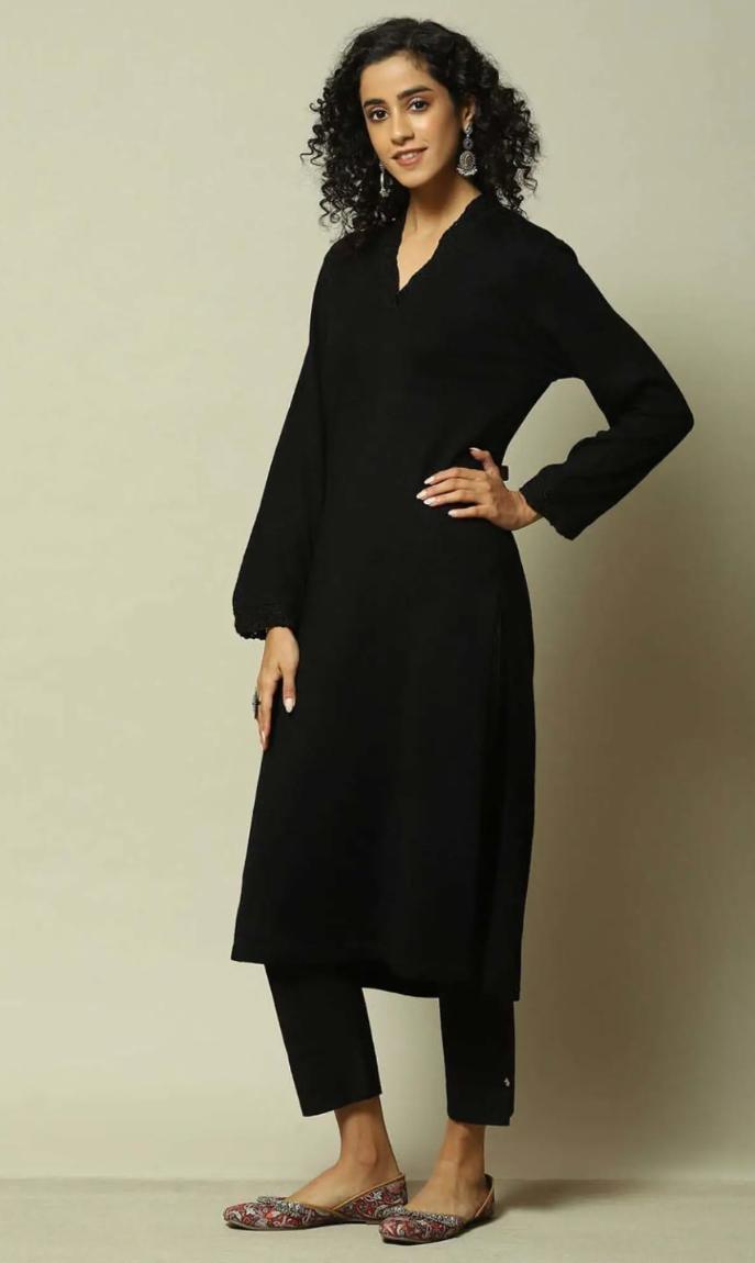 Black Straight Fit Kurta in Berlin