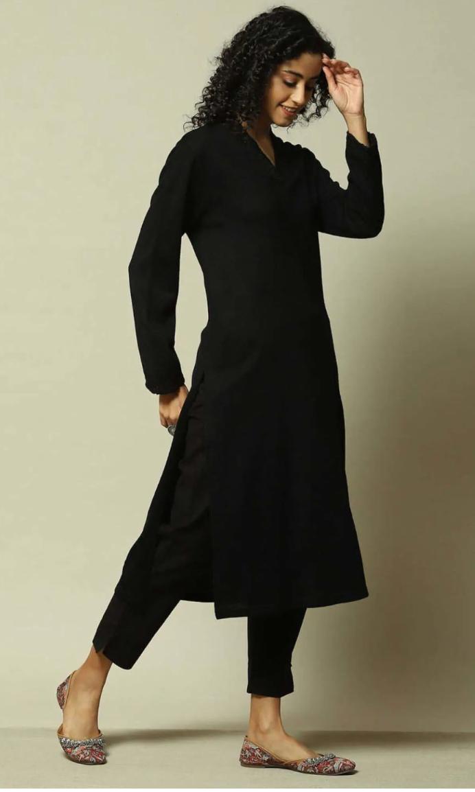 Black Straight Fit Kurta in Berlin
