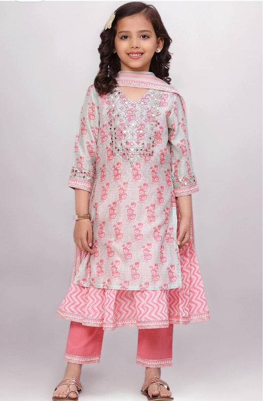Girls Salwar Suit Set in Germany