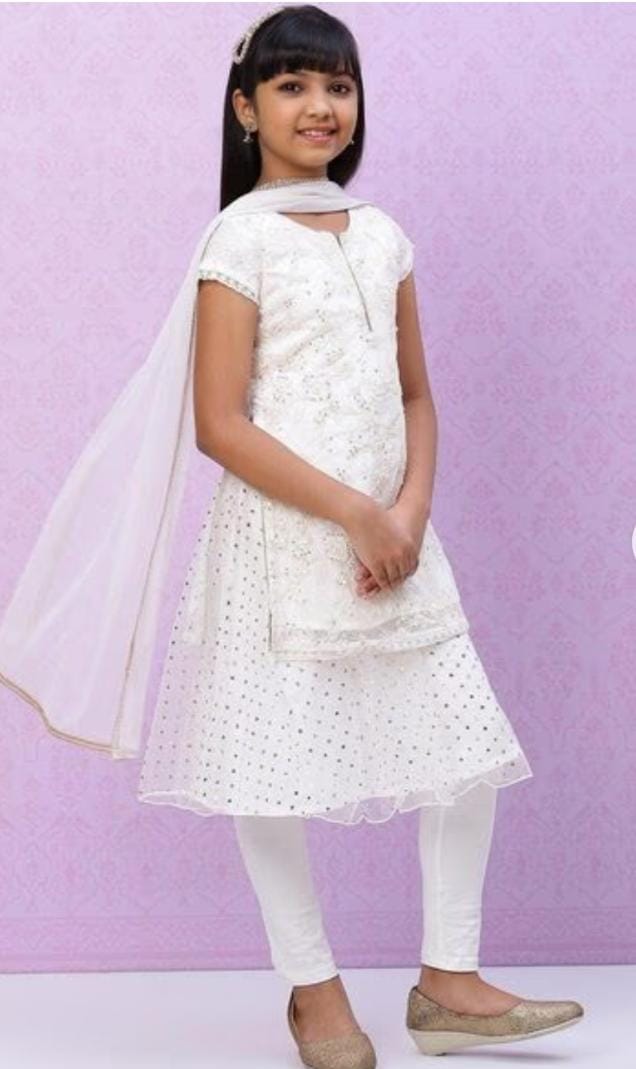 Embroidered Kurta Set with Dupatta in Germany - Neha Couture Berlin