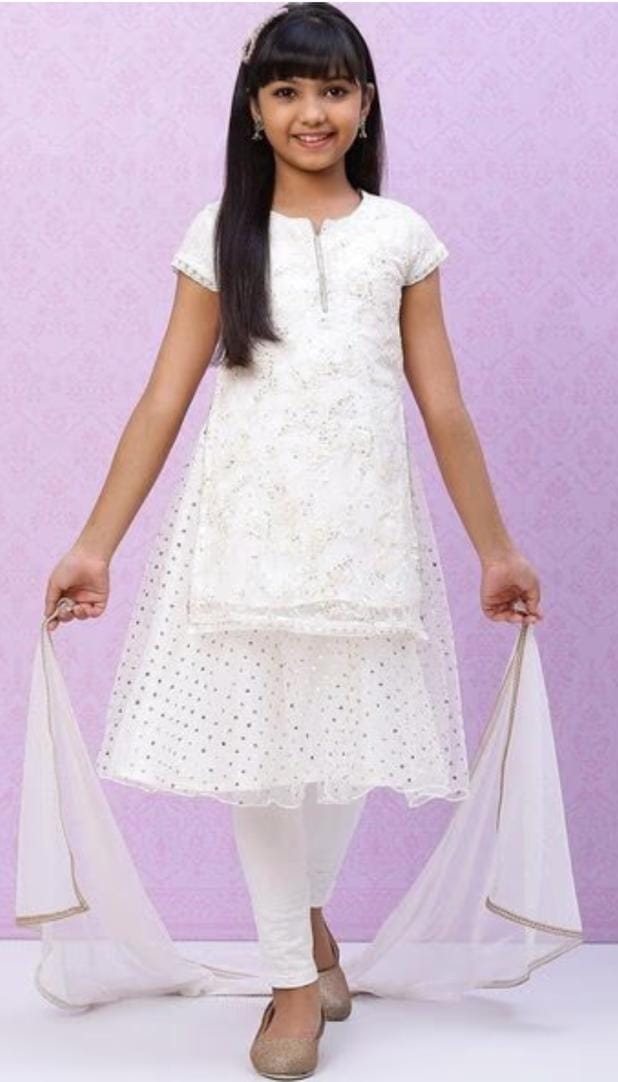 Embroidered Kurta Set with Dupatta in Germany - Neha Couture Berlin