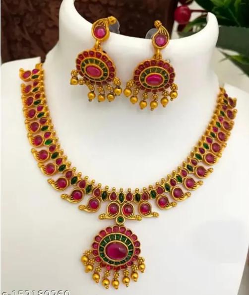 Kampu necklace with earrings in Munich