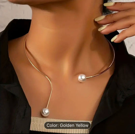 Question Mark Shape Faux Pearl Collar Short Necklace in Berlin