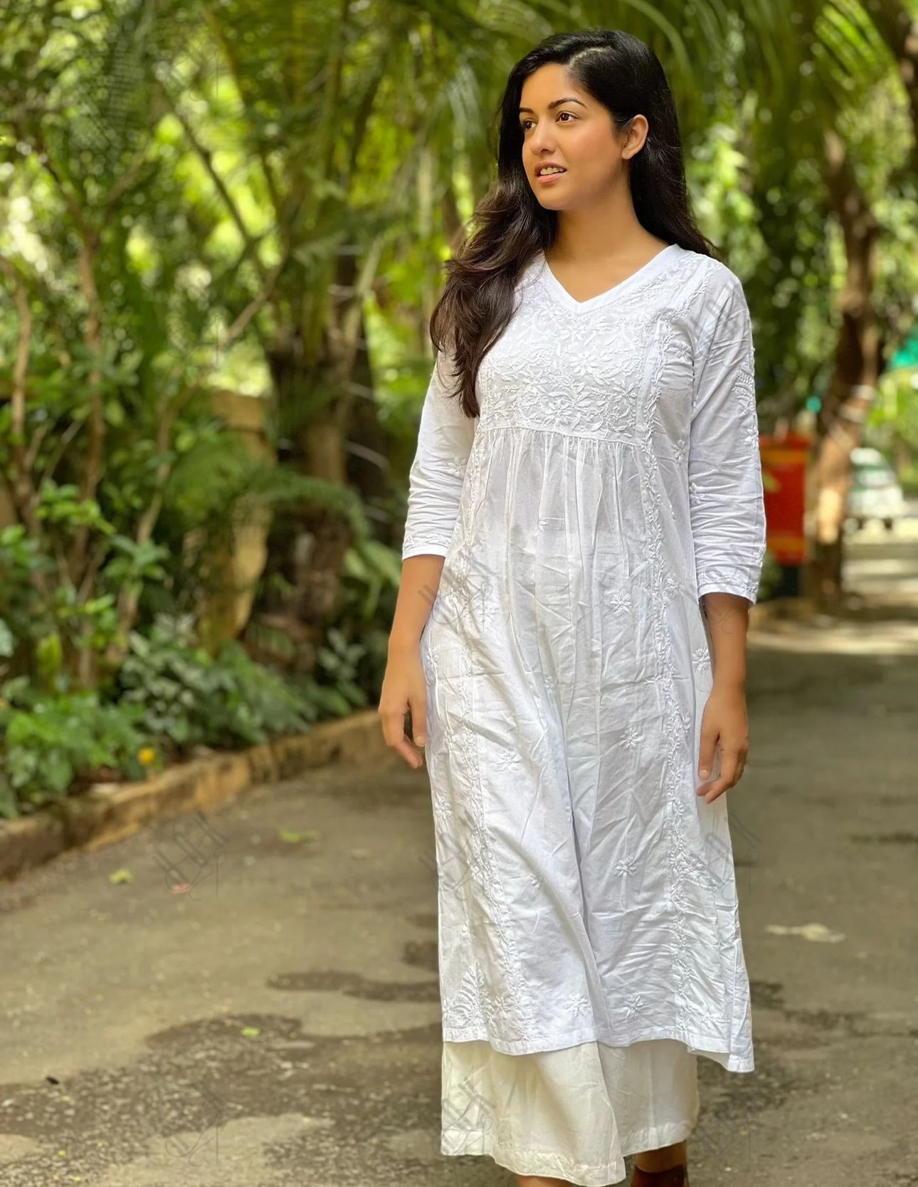 Hand embroidery Chikankari Long Kurta in Berlin