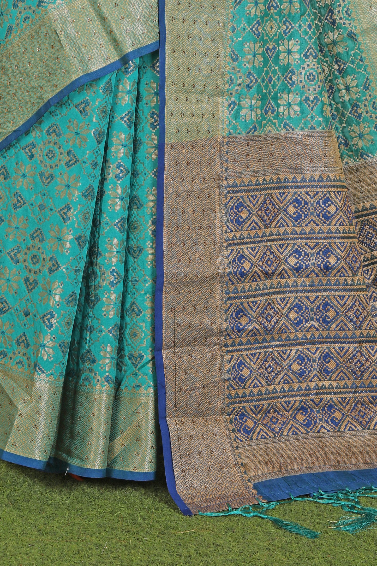 Beautiful Chanderi Silk Saree with stitched blouse in Berlin