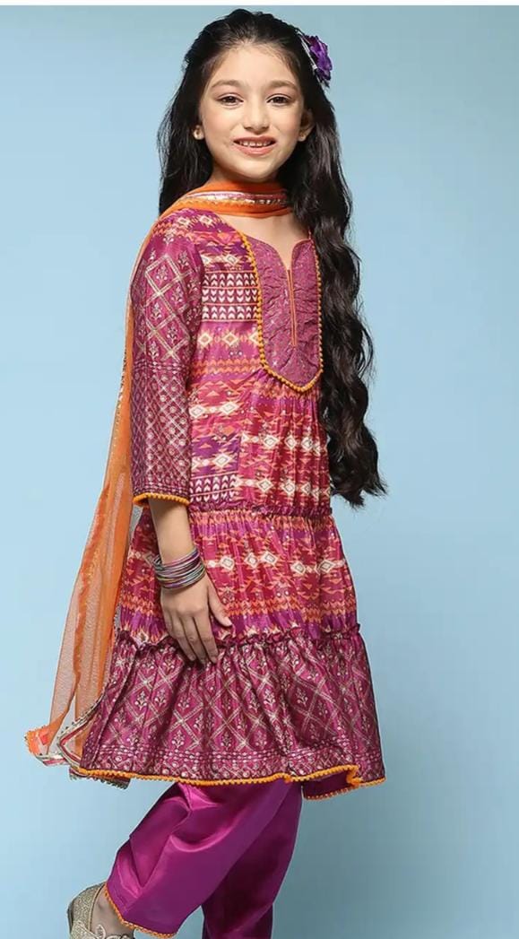 Girls Ethnic Motifs Printed Layered Kurta With Salwar & Dupatta in Germany